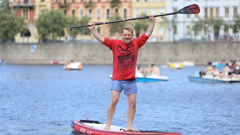 Petr tvrtníek nakonec zvítzil a na paddleboardu slavil velký úspch.