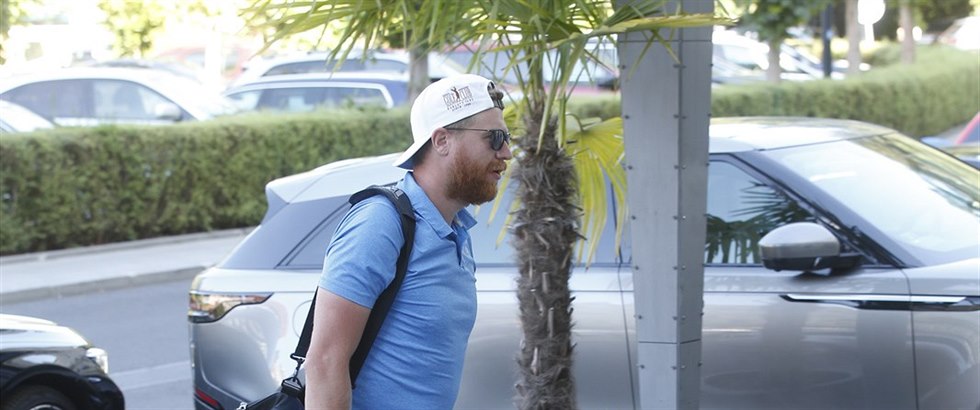 Hokejista Jakub Voráek se ve chvílích volna trochu zakulatil.