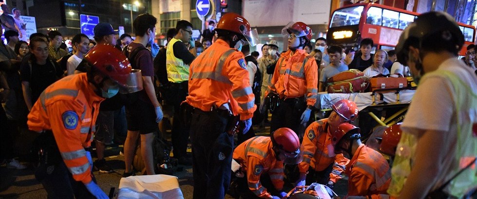 Protest v Hong Kongu se úastnily statisíce a miliony lidí. Záchranái mli...