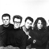 INXS: Zpvk Michaela Hutchence je uprosted.