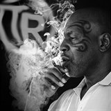 Z bývalého boxera Mikea Tysona je doslova marihuanový král!