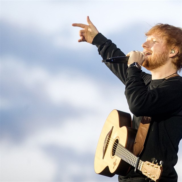 Co jste nevdli o Edu Sheeranovi, kter poblznil Prahu?