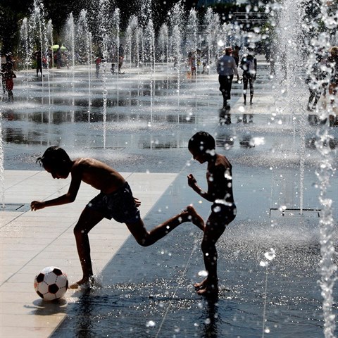 Po��dn� horko bylo v cel� Francii, padl rovn� absolutn� teplotn� rekord pro Francii, kdy� v Gallargues-le-Montueux nam��ili 45,9 stupn� Celsia.