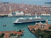 V Benátkách nedávno dolo k nehod zaoceánské lod.