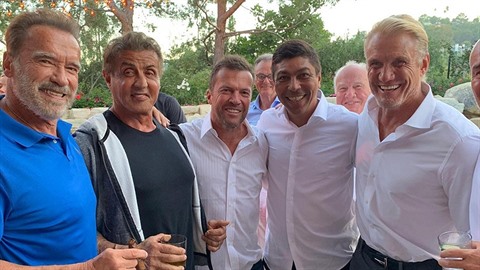 To je sestavika! Nechybí ani Lothar Matthäus, Sylvester Stallone, Dolph...