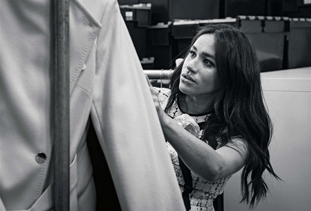 Meghan Markle hostuje ve v záijovém ísle asopisu Vogue.