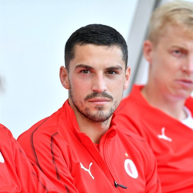 Nicolae Stanciu za�al z�pas s Teplicemi mezi n�hradn�ky.