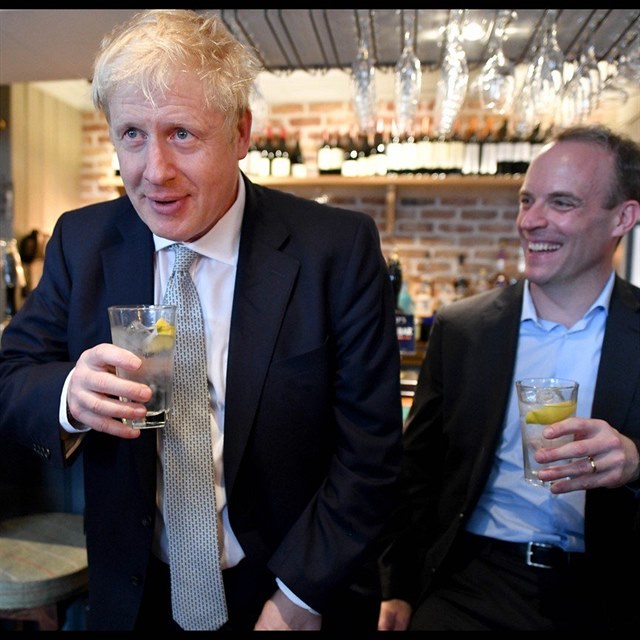 Boris Johnson se pustil do istky ve vld. Dosadil si tam svho bratra, novm...