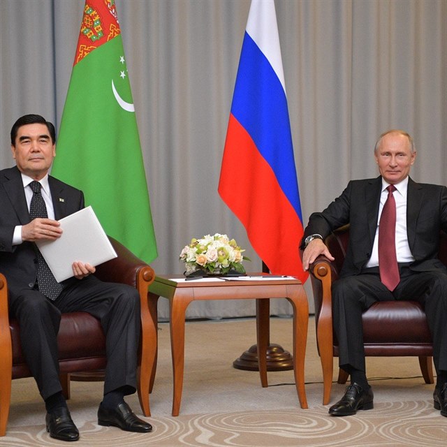 Turkmnsk prezident Gurbanguly Berdimuhamedow se svm ruskm protjkem...