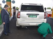 Turkménský prezident Gurbanguly Berdimuhamedow miluje vozy bílé barvy.