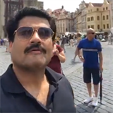 Zafar navštívil Staroměstské náměstí v Praze.
