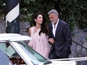 George Clooney je zkrátka pravý džentlmen. Takhle pomáhal manželce Amal na...