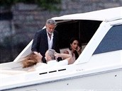 George Clooney je zkrátka pravý dentlmen. Takhle pomáhal manelce Amal na...