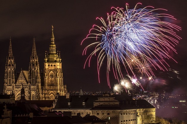 Tradiní novoroní ohostroj byl událostí, na kterou se tili Praané i...