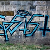 Graffiti na Karlově mostě.