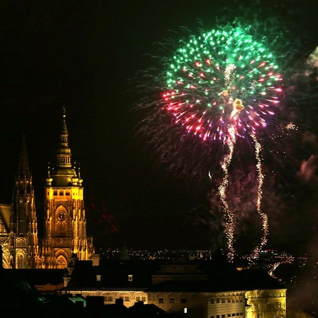 Praha bude letos bez ohňostroje, magistrát ho nahradí videomappingem.