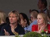 Pavel Nedvd na tribun Global Champions Tour sedl po boku Lucie Anovínové, s...