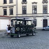 Pivní kolo zaparkované hned vedle pražského magistrátu.
