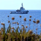 Loď Open Arms se 107 migranty na palubě odmítla nabídku Španělska na zakotvení...