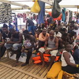 Loď Open Arms se 107 migranty na palubě odmítla nabídku Španělska na zakotvení...