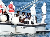 Lo Open Arms se 107 migranty na palub odmítla nabídku panlska na zakotvení...