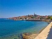Ostrov Ugljan leící naproti Zadaru je idylickým místem, nebýt fekálií v moi...