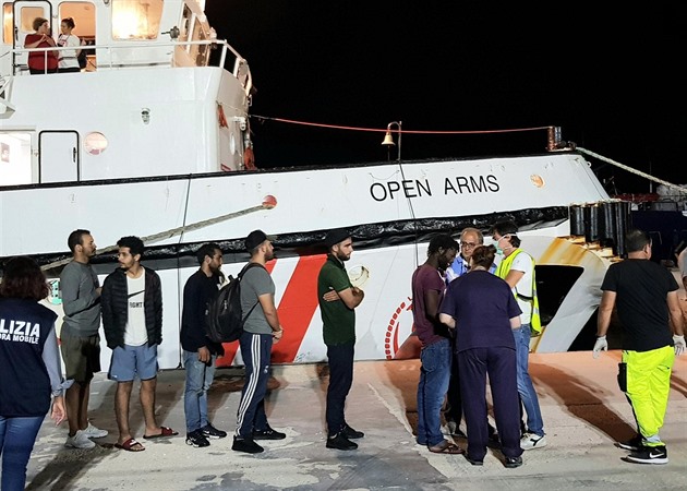 Lampedusa je v obleení.