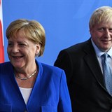 Boris Johnson a Angela Merkelov byli sam vtpek!