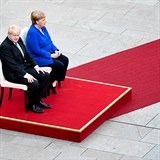 Boris Johnson se setkal s Angelou Merkelovou. Byli samý vtípek a došlo i na...