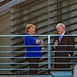 Boris Johnson se setkal s Angelou Merkelovou. Byli samý vtípek a došlo i na...