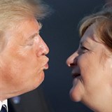 Donald Trump bhem hromadnho focen na summitu G7 zulbal nmeckou kanclku...