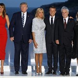 Trumpovi, Macronovi a chilsk prezident Sebastin Piñera s manelkou Cecili