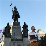 Milion chvilek pro demokracii v čele s Mikulášem Minářem (vpravo)