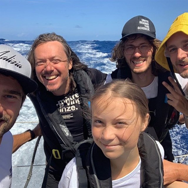 Monack princ Pierre Casiraghi se s Gretou Thunberg plav na ekologick jacht....
