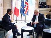 Boris Johnson se seel s francouzský prezidentem Emanuelem Macronem.