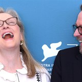 Meryl Streep snad nestrne. Podvejte se, jak ve svch 70 letech sr energi!