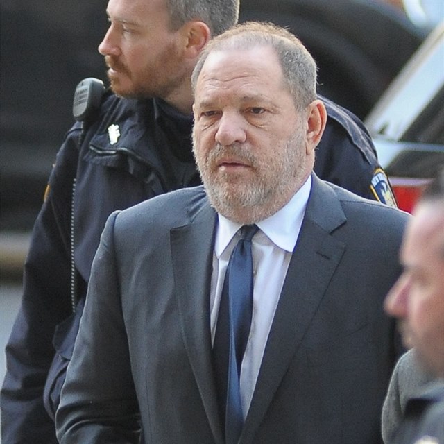 Producent Harvey Weinstein se u brzy bude zpovdat u soudu ze svch sexulnch...