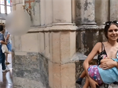 Kanaanka Marianne Drouinová zaala kojit v katedrále sv. Víta a hlída ji za...