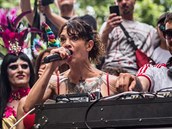 Asia Argento se chopila slova na ímském Pride Parade.