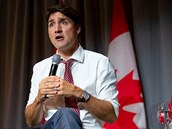 Kanadský premiér Justin Trudeau eí ped íjnovými volbami nepíjemný problém.