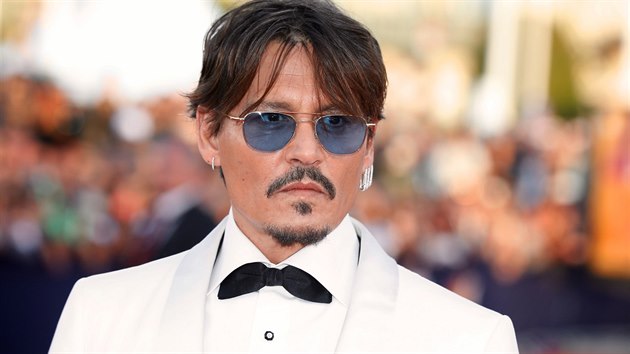 Z Johnnyho Deppa je op�t takový �vihák, jak jsme na n�j zvyklí. To o Amber...