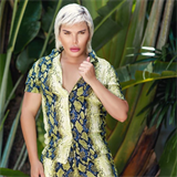 Rodrigo Alves nafotil kampaň, ve které je stylizovaný jako žena.