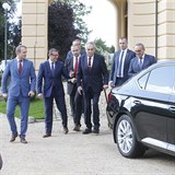 Prezident se netají svou láskou k českým autům.
