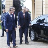 Prezident Zeman dostal k narozeninm nov auto.