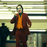 Joaquin Phoenix hraje Jokera famózně. Ale stejného zloducha jako v podání...