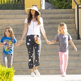 Holčičky na cestách? Ne, Megan Fox vyrazila se syny na procházku.