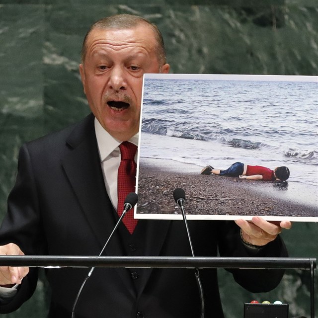 Erdogan pohrozil v Evropě: Pomozte nám s přesunem milionu uprchlíků do Sýrie,...
