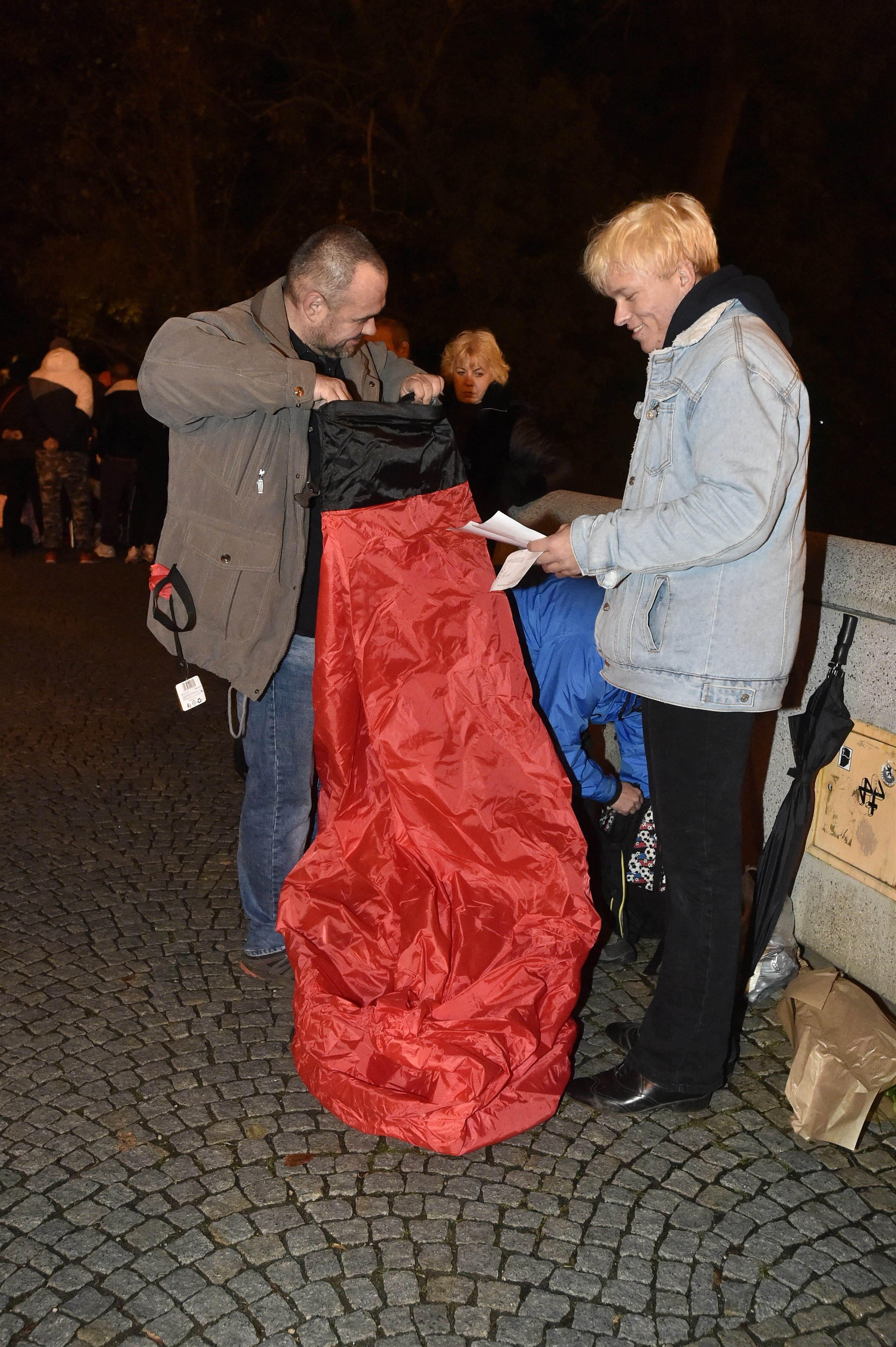 Fronta u ofna se pozvolna prodluuje.