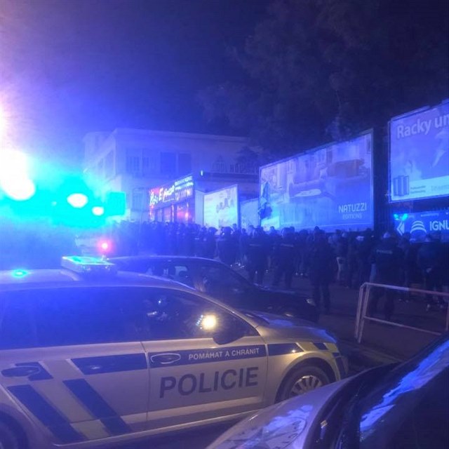 Na Vinohradech mli policist zajistit a 100 eskch fanouk.
