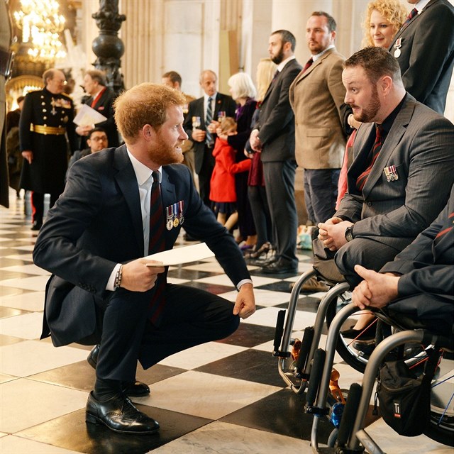 Princ Harry podporuje vlen veterny.